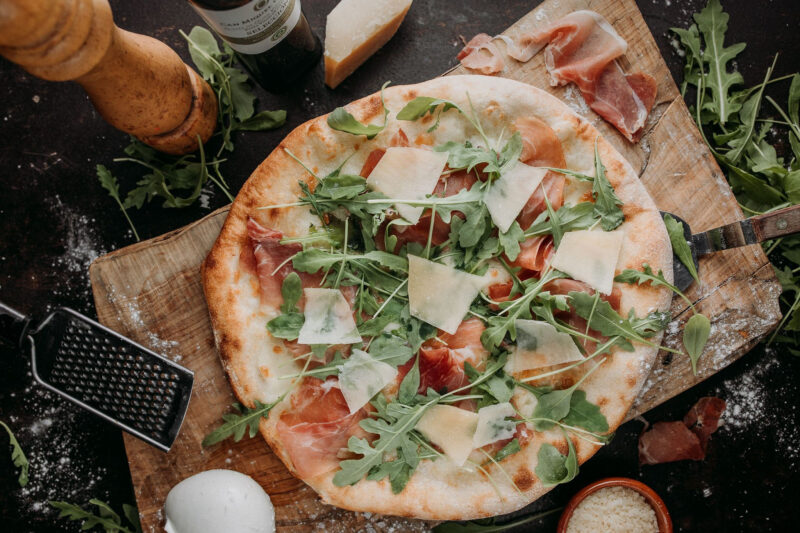 Pikes pizza al prosciutto