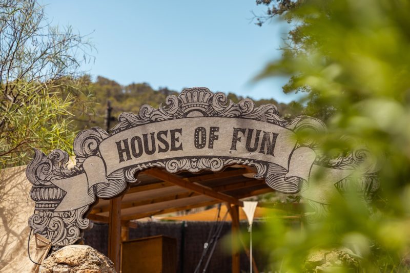 25-08-25-pikes-ibiza-hiuse-of-fun
