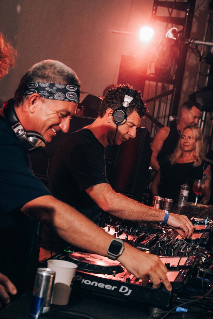 PIKESPRESENTS_BUSHWACKA2